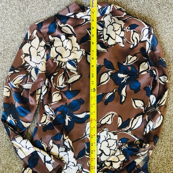 STUNNINGLY BEAUTIFUL 100% Silk blouse - feels SOOO GOOD on - rarely worn!!! - Picture 3 of 7